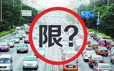 老司机哼着小曲儿开着车，突然就出事了……